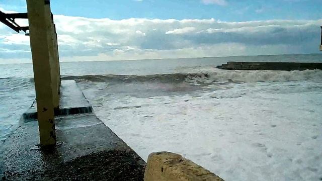 Мужа чуть волной не смыло в Сочи смотреть онлайн