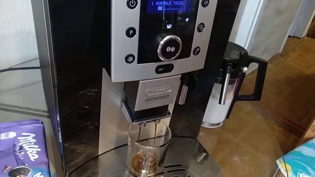 Delonghi Perfecta capuccino ESAM5550.B Изумительный черный кофе смотреть онлайн