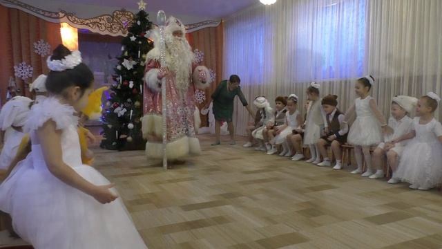 Хоровод с Дедом Морозом смотреть онлайн