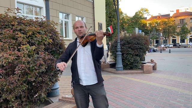 Этому бы скрипачу да яркую блондинку, вот бы он заиграл!!! смотреть онлайн