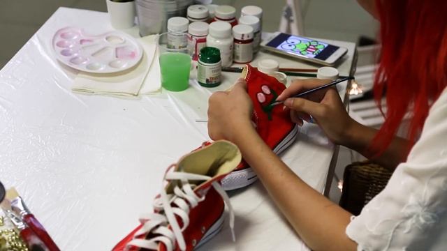 Рисуем на кедах: роспись одежды акриловыми красками (мастер-класс рисование по ткани) смотреть онлайн