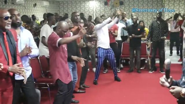 PRAISE SESSION LED BY BRO. BRIGHT | VOICE OF HOPE CHOIR | V.A.E.M WORLD смотреть онлайн
