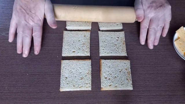 Необычные котлетки из хлеба для тостов с двумя начинками - колбаской сыром и сладостями смотреть онлайн