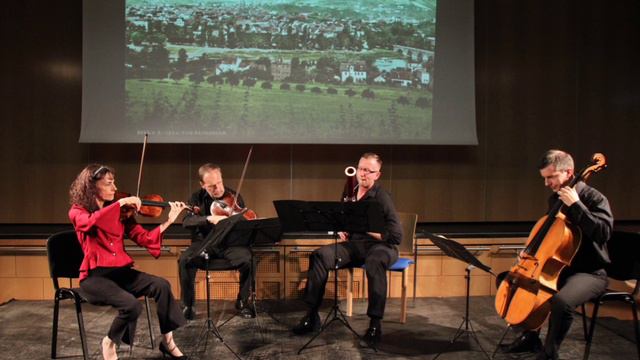 W. A. Mozart - Quartet for oboe and string trio KV 370 (Bassoon version) смотреть онлайн