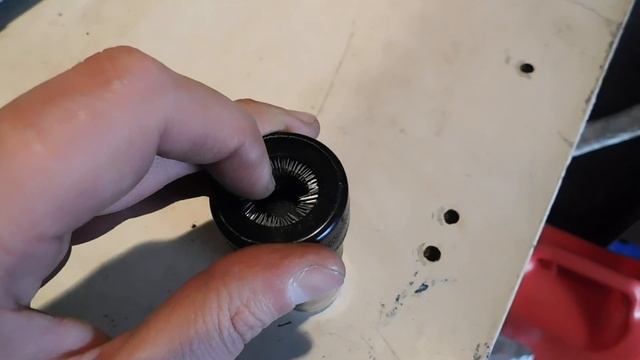 Щеточка для клемм аккумулятора Licota ATK-8079 (чистик грубый) смотреть онлайн