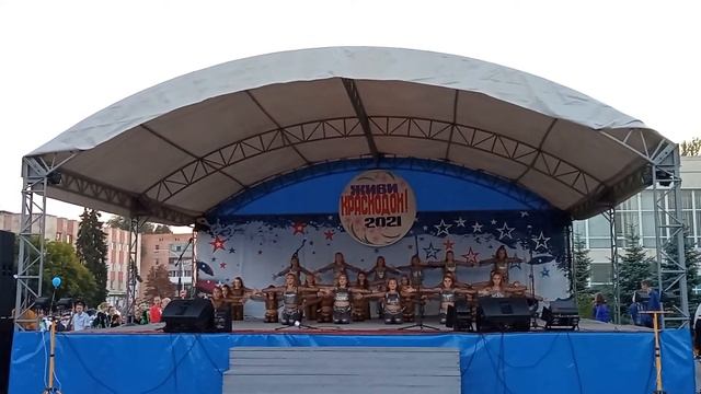 Танец "Золото Индии" выступление на площади г. Краснодон, танцевальный коллектив "Interplay" смотреть онлайн