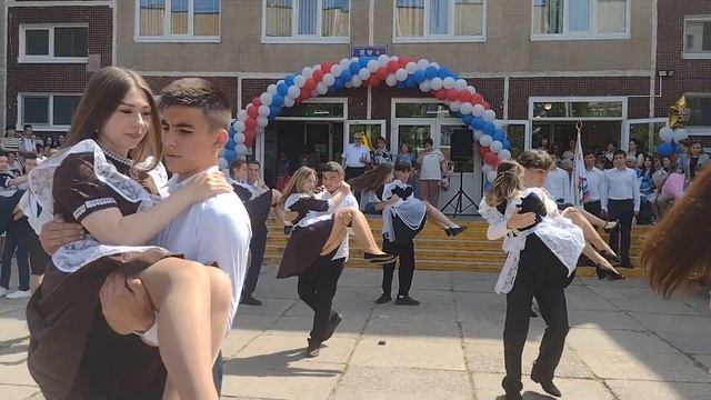 Последний звонок 2023 года. Школа 85 Ульяновск смотреть онлайн