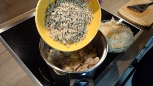 Тушеная Квашеная Капуста с Мясом и Перловкой. Традиционное Эстонское Блюдо. Mulgikapsad.