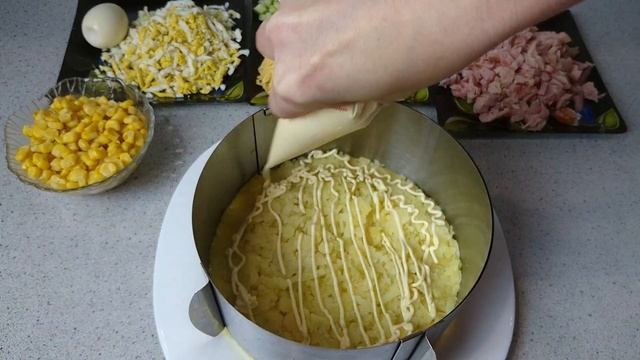 Невероятно вкусный салат. С копчёным окорочком.На новый 2022год. смотреть онлайн