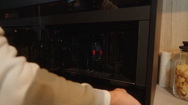 Perfekter Genuss Mit Dem Mattschwarzen AEG Einbaukaffeevollautomat: Kaffee, Cappuccino & Mehr!