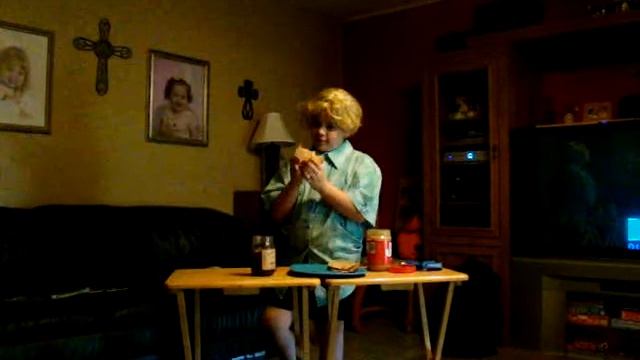 Macie as Paula Deen making a Peanut Butter and Jelly Sandwich- Part 2 смотреть онлайн