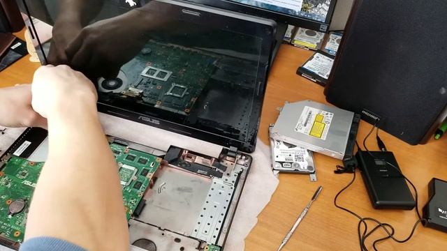 Замена порта питания на ноутбуке Asus X53S. Разбор Asus X53S. Полное видео. HDD25.RU смотреть онлайн