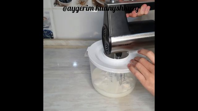 3 ақ ингредиенттен, блэндерсіз БАНАНОВЫЙ КОКТЕЙЛЬ. Қазақша рецепт. Бананнан коктейль. Салқын сусын смотреть онлайн