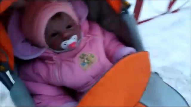 379) Продолжение! Прогулка с реборном Викой на детской площадке-АЭРОПОРТ! смотреть онлайн