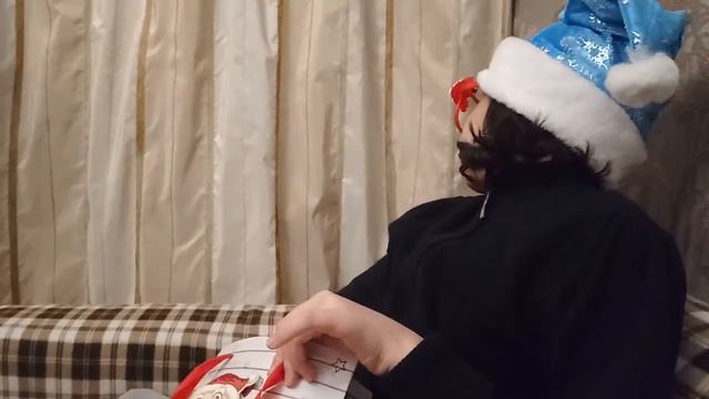 Открываю подарки со школьной елки смотреть онлайн