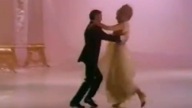 Barbara Eden sings "Big, Beautiful Ball" смотреть онлайн