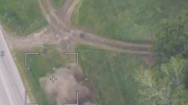 Дрон РФ загнал хамви ВСУ смотреть онлайн