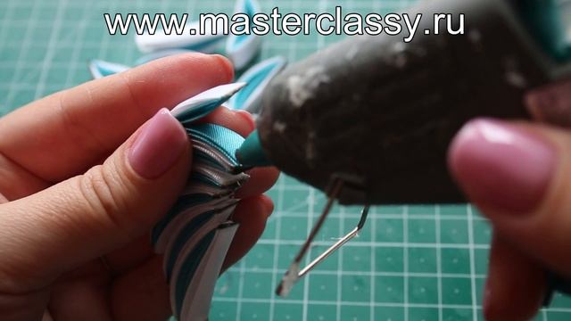 Winter pendant: tutorial.Зимние украшения. Красивый зимний кулон из косой бейки. Видео урок смотреть онлайн