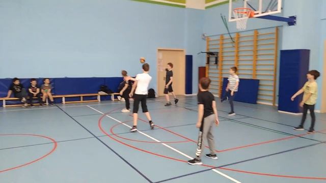 2022.04.30 Урок физкультуры в 4Б. Лицей 130. Академгородок смотреть онлайн