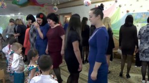 Танец детей с мамами на утреннике 8 Марта 2017 в средней группе Муз  рук  Максюта Г  В