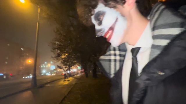 РЕАКЦИЯ ЛЮДЕЙ НА ГРИМ КЛОУНА смотреть онлайн