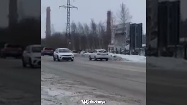 !!! SHOCK !!! 🐻Медведь на утренней пробежке попал по автобус !!! This is Russia, babe!!!😄 Bear!!! смотреть онлайн