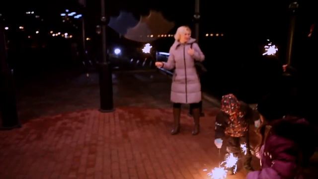 Новогодний фейерверк на Русановской набережной. смотреть онлайн