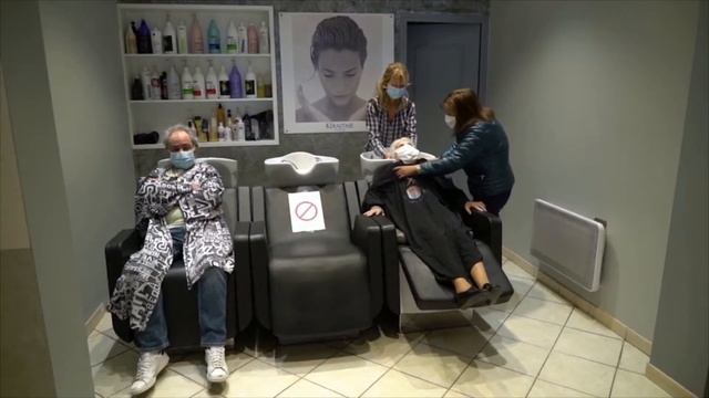 ФРАНЦИЯ ДОРВАЛИСЬ ДО ПАРИКМАХЕРСКИХ смотреть онлайн