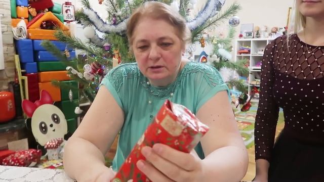 100 подарков под ёлкой. Распаковка 2020. Полное видео смотреть онлайн