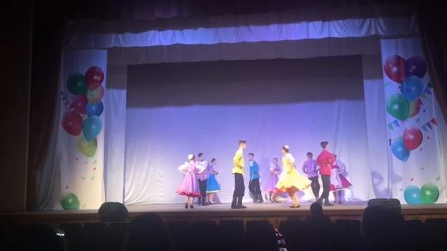 Детский образцовый хореографический ансамбль Виктория, народный танец "За околицей" смотреть онлайн