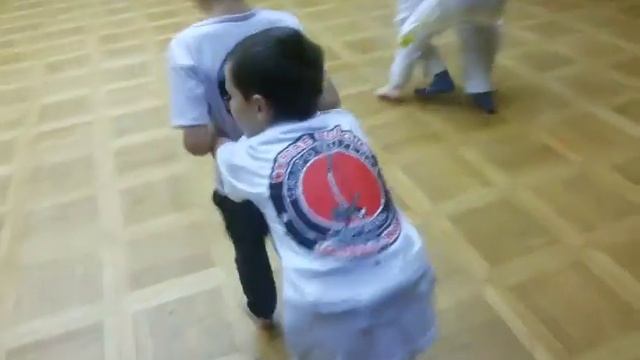 Тренировка для детей по капоэйра. Разминка соревновательная 3. смотреть онлайн