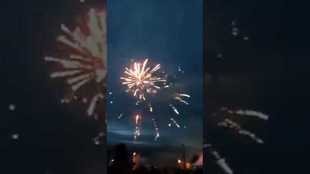 Такого солюта вы не где не видели.(солют на день рождения посёлка смотреть онлайн