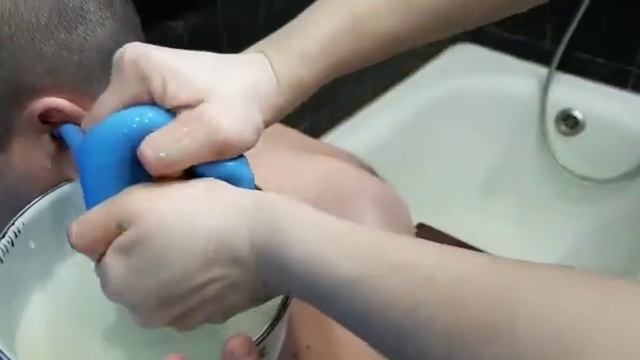 Как вымыть пробки из ушей смотреть онлайн
