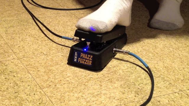Phazz Fuzzer Demo (neck pickup) смотреть онлайн