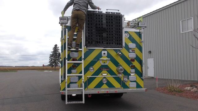 Waterloo Fire Department's Side Mount Pumper by CustomFIRE смотреть онлайн