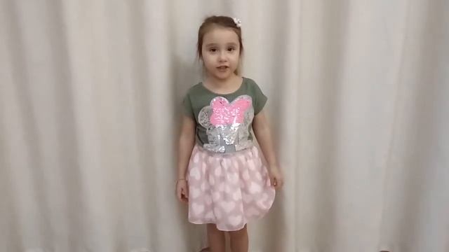 Полина Немчинова. Прочтение стихотворения "Отдайте всё хорошее другим..."" смотреть онлайн