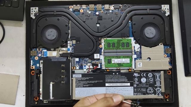 Lenovo Legion 5i 15IMH05 - Disassembly and Upgrade Option Indonesia смотреть онлайн