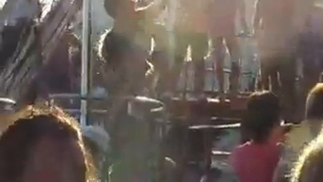 мужик танцующий носаноса смотреть онлайн