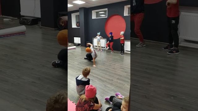 Батлы в школе танцев Dance Location. Дети 6-8 лет. ч.1 смотреть онлайн