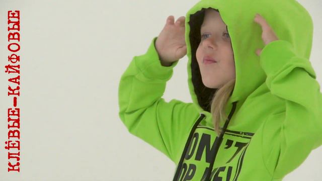 Маленькая модель Саша в костюмчике от "Клевых-кайфовых"! смотреть онлайн