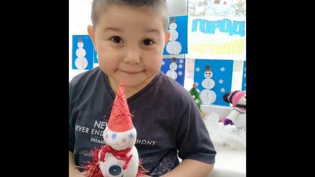 Выставка детских поделок Город снеговиков смотреть онлайн