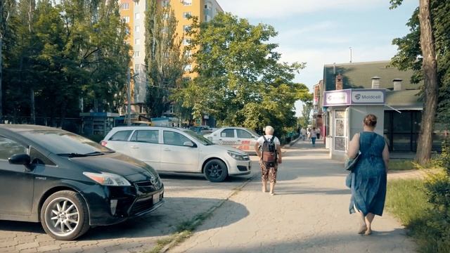 Кишинев 2019 ул Невская, привет друзьям и тест камеры 4К, газон у магазина (парковка 2020 год) смотреть онлайн