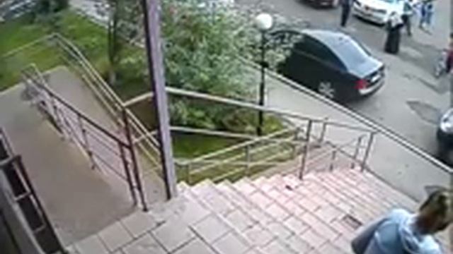 Обстоятельства наезда Hummer на детей в Астане попали в объектив видеокамеры смотреть онлайн