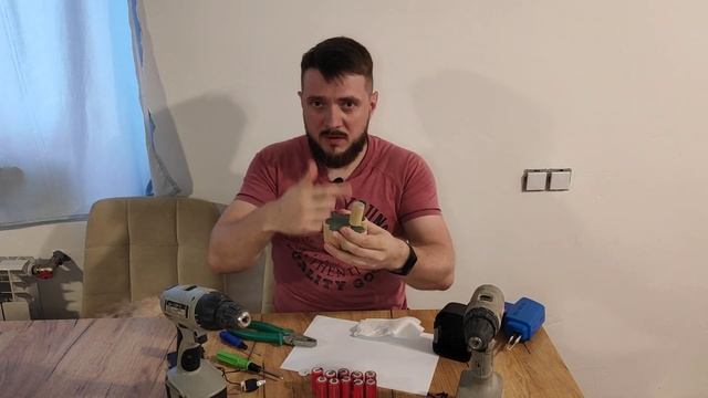 Восстановление аккумулятора старого шуруповерта. Замена "банок" смотреть онлайн