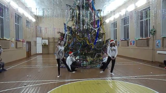 Новогодний флеш-моб 8 Б класс смотреть онлайн