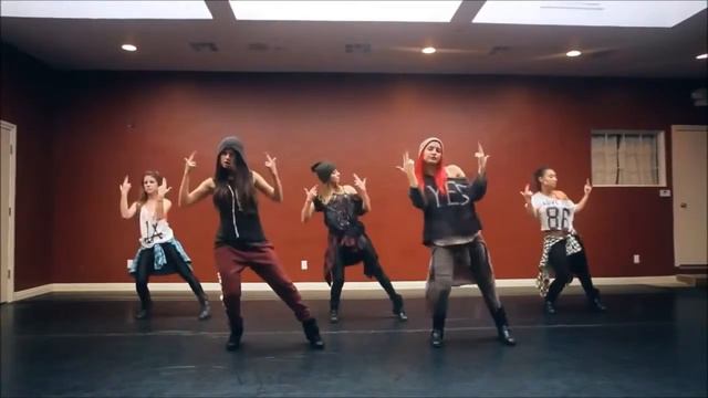 Selena Gomez танцует под песню Justin Tavela:) смотреть онлайн