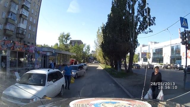 зачем смотреть по сторонам? Пешеход всегда прав, но не всегда жив... смотреть онлайн