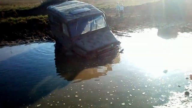 Хотели утопить Шниву а утонул ЛУАЗ. смотреть онлайн