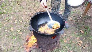 Самое простое но очень вкусное блюдо в казане на костре  №2 Куриные крылышки  с картошкой в казане.
