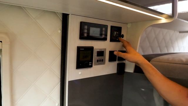 DREAM CAMPER VAN | VW CRAFTER MOTORHOME - XXL GARAGE!! смотреть онлайн